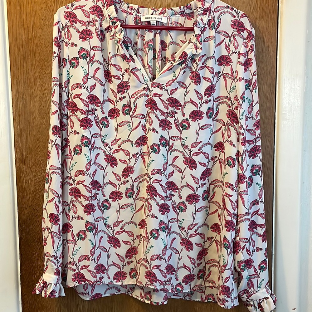 Rose + Olive Woman’s Feminine Blouse Sz L